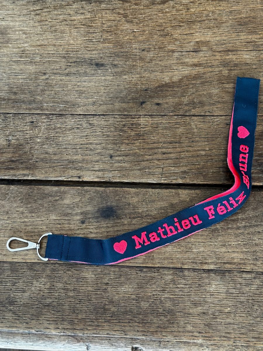 Porte-Clé Cordon personnalisé — typographie Mba