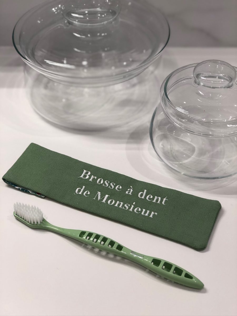 Pochette Brosse À Dents personnalisé — typographie Classique