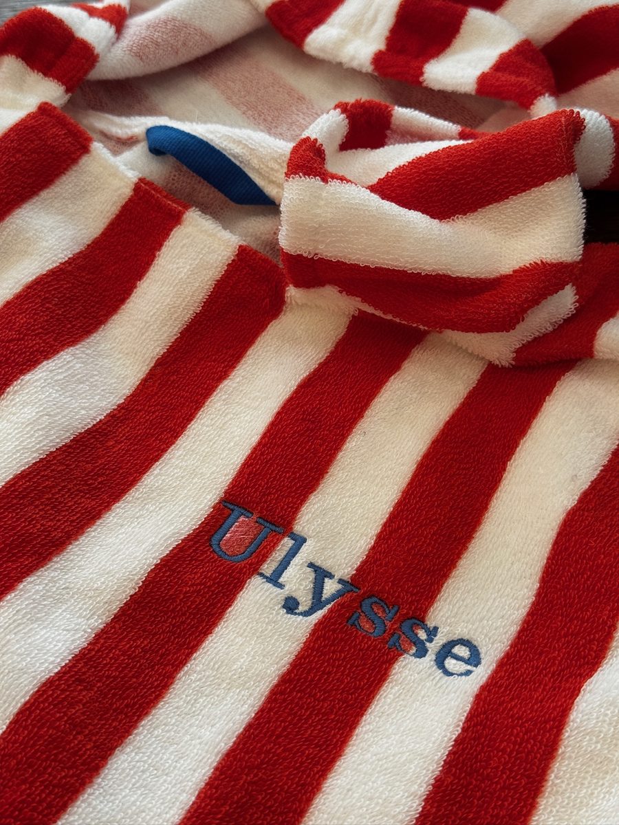Poncho personnalisé — typographie Futura
